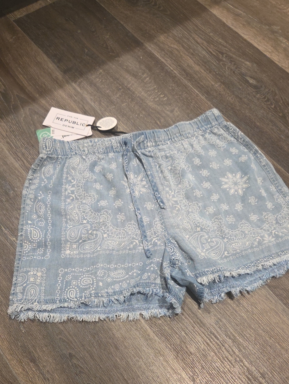 NWT SMALL REPUBLIC WASHED DENIM SHORTS